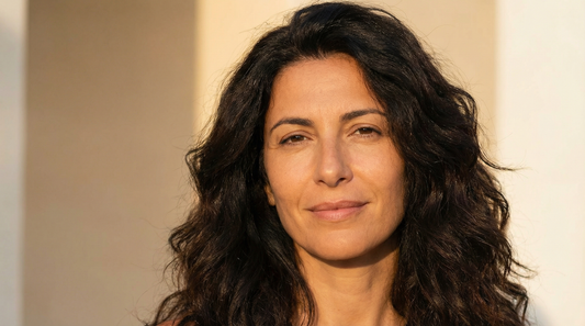 Caduta Capelli in Menopausa: Perché Succede e Cosa Funziona Davvero
